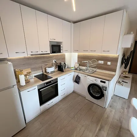 Beachhouse - бийчхаус *